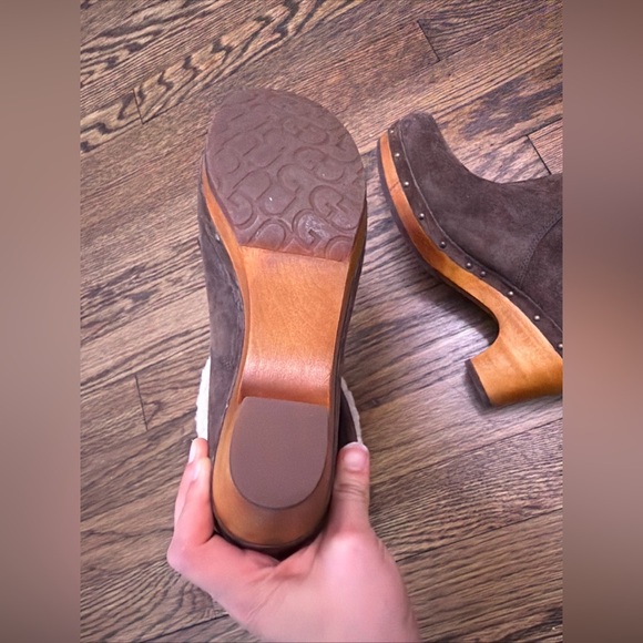 Ugg Lynnea Brown Suede, Sheepskin , Wooden Heel Boots. Size 7 - Picture 4 of 7